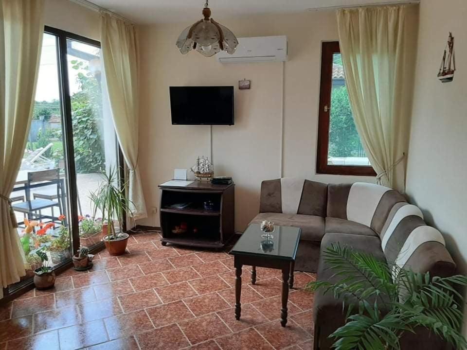 Guesthouse Oasis-Шабла Экстерьер фото